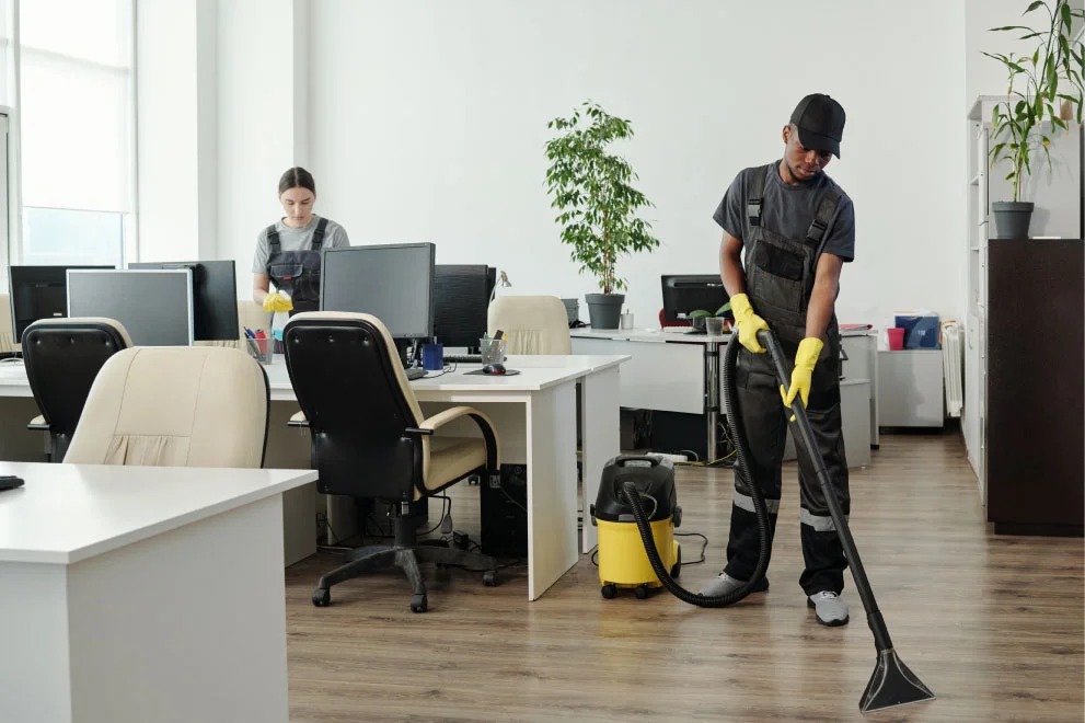 Servicio de limpieza y mantenimiento en oficinas